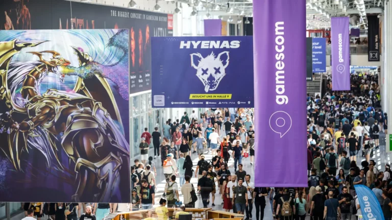 Groupe de personnes participant a la Gamescom 2022 a Cologne, en Allemagne